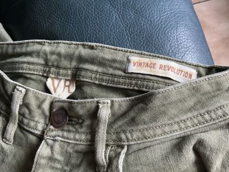 Pantalon «VINTAGE REVOLUTION »  - Couleur verte  - Taille 34